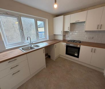 3 bedroom maisonette to rent - Photo 5