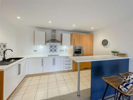 Midway Quay, Eastbourne, BN23 - Photo 3