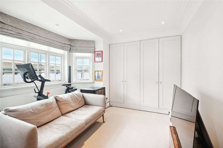 Rarely available, beautifully appointed 3 bedroom maisonette in this wonderful location, just off Marylebone High Street - Photo 2