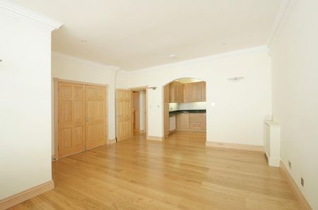 4 bedroom mews to rent - Photo 3