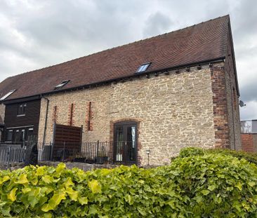 4 bedroom semi-detached house to rent - Photo 2