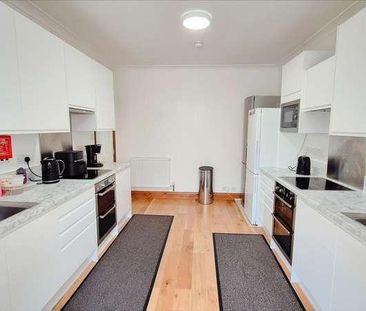 Taunton Avenue, Hounslow, TW3 - Photo 3