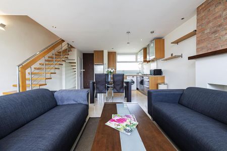 3 bedroom flat to rent - Photo 4