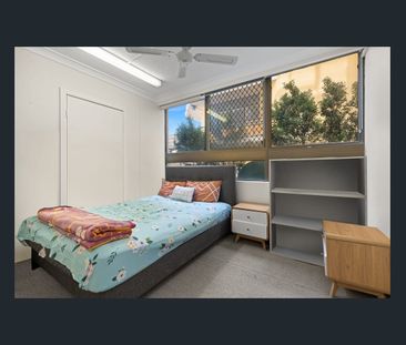 Spacious 3 Bedroom Apartment in the Heart of Surfers Paradise - Photo 3