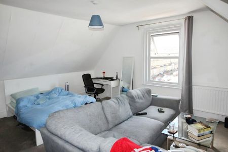 3 bedroom maisonette to rent - Photo 2