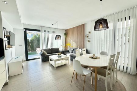 3-BEDROOM GROUND FLOOR CHALET – TORREVIEJA - Photo 3