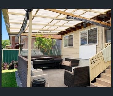 Spacious 3-Bedroom House - Photo 2