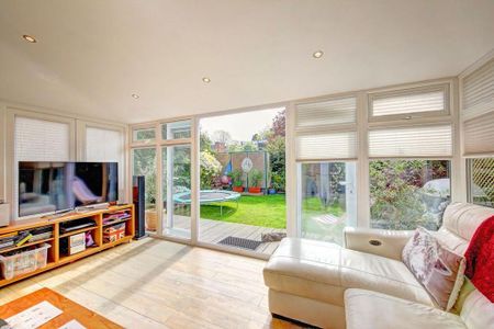 4 bedroom terraced house to rent - Photo 3