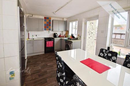 3 bedroom terraced house to rent - Photo 5