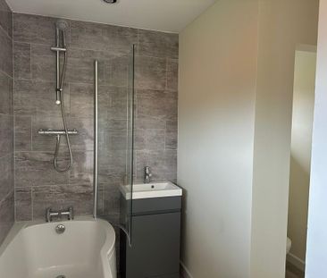 2 bedroom semi-detached house to rent - Photo 6