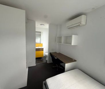 Spacious Room with Private Ensuite – Fully Furnished - Photo 6