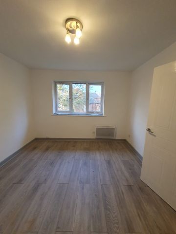 2 Bed Flat, Simmons Court, M16 - Photo 2