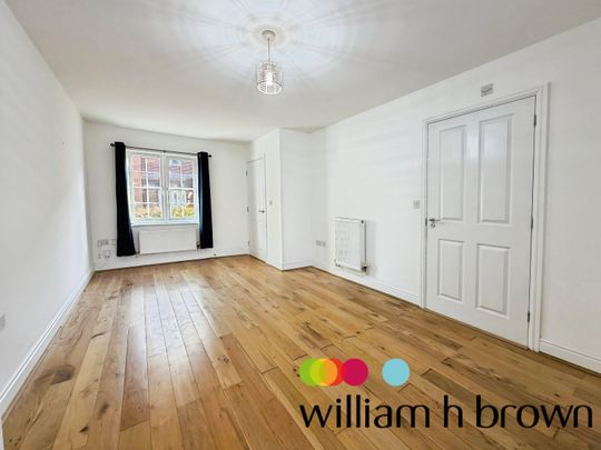 Radvald Chase, Colchester - Photo 1