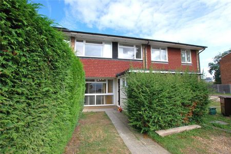 4 bedroom semi-detached house to rent - Photo 2