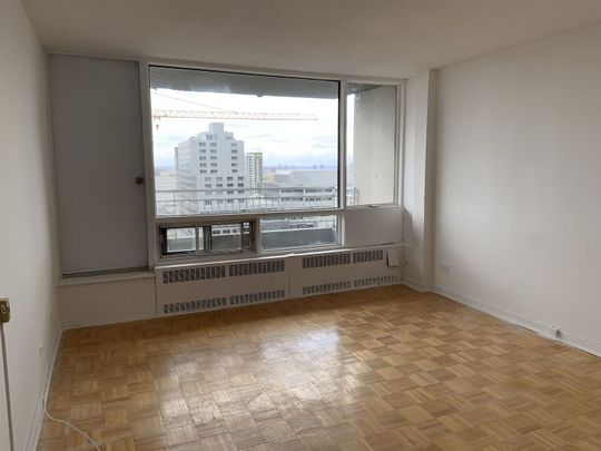 1975 de Maisonneuve - Photo 1