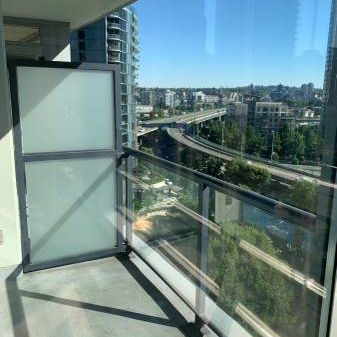 *** INCREDIBLE 1 BEDROOM + DEN CONDO FOR RENT AT THE MAX *** - Photo 3