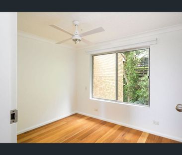 Top-Floor Apartment with Stunning Views - Photo 3