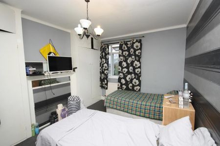 Long Drive, East Acton, London, W3 7PL - Photo 3