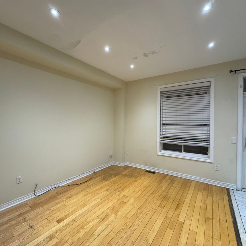 For Lease - 866 Khan Crescent, Mississauga, Ontario - Photo 1