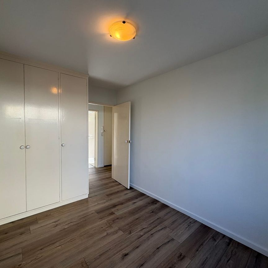 Bright Elwood Apartment with Balcony & Lock-Up Garage - Photo 1