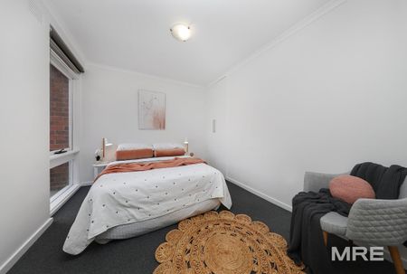 Bright, modernised, peaceful and central! - Photo 3