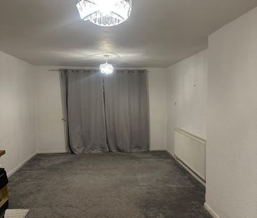 3 Bed Semi-Detached House, Beckhampton Road, NG5 - Photo 2