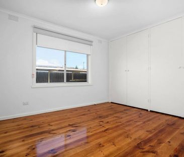 SPACIOUS | TWO BEDROOM | QUIET BLOCK - Photo 2