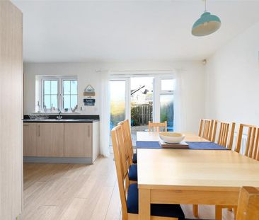3 bedroom semi-detached house to rent - Photo 5