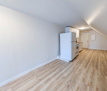 67 Seventh St, Welland - 2 Bedroom Upper Unit - Photo 3