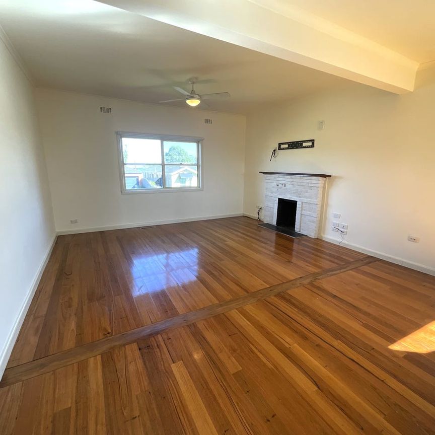 COTTAGE CHARM ON LARGE BLOCK - Photo 1