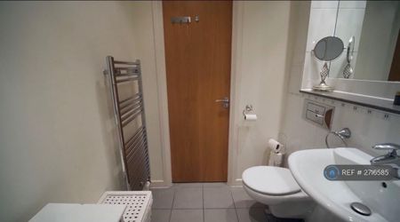 2 bedroom flat to rent - Photo 3