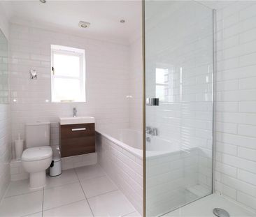 Parnell Gardens, Weybridge, Surrey, KT13 - Photo 1