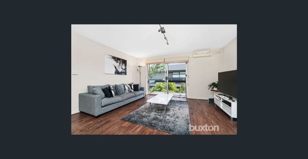 LIFESTYLE LOCATION! - Photo 1