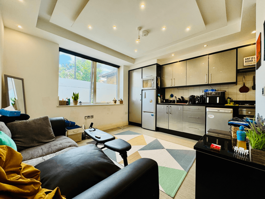 Studio to rent - Photo 1