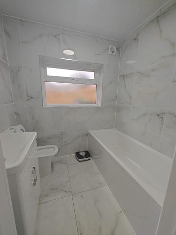 3 bedroom detached house to rent - Photo 5