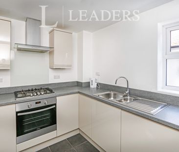 2 bedroom flat to rent Highcliffe - Photo 3