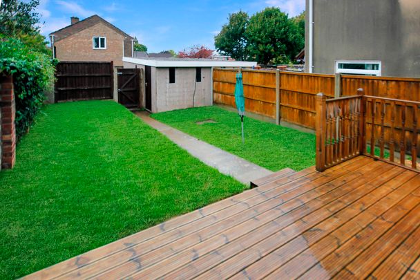 Queens Walk, Bristol, Gloucestershire, BS35 1SS - Photo 1