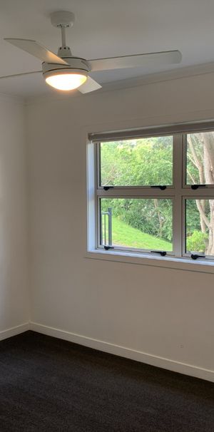 Don't miss out on this modern one bedroom unit tucked away on a quiet site with lovely gully views. - Photo 1