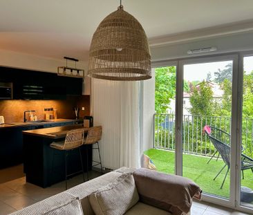 Location Appartement 2 pièces 47m² SEREZIN DU RHONE 69360 - Photo 2