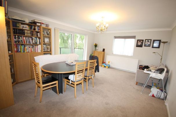 2 bedroom flat to rent - Photo 1