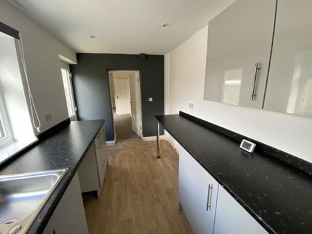 3 bedroom terraced house to rent - Photo 5