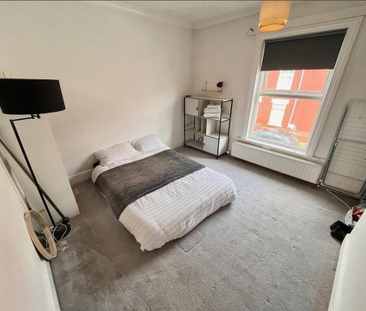 3 bedroom terraced house to rent - Photo 6
