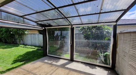 Modern three bedroom home - Photo 4