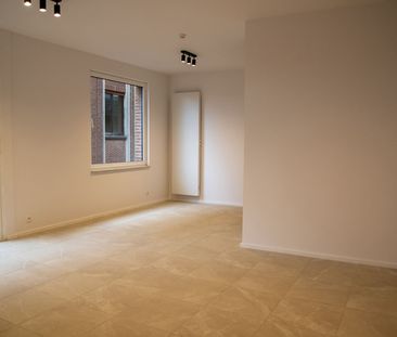 Volledig gerenoveerd appartement in het centrum. - Photo 4