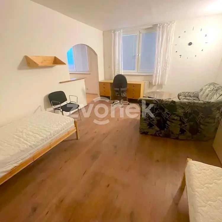 Pronájem 2+kk Zlín - centrum, ul. Zarámí - Fotografie 1