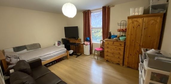 Room in a Shared House, Palmerston Road, SO14 - Photo 2