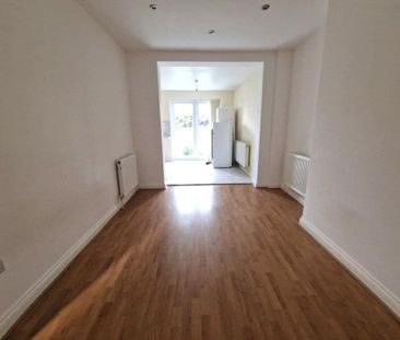 4 bedroom semi-detached house to rent - Photo 3