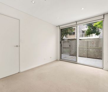 Modern Ground Floor Living with Courtyard - Photo 1