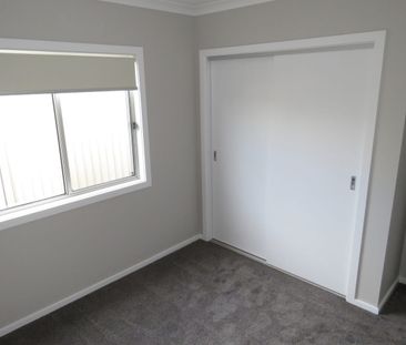 Split System, Central Heating, Double Garage. - Photo 3