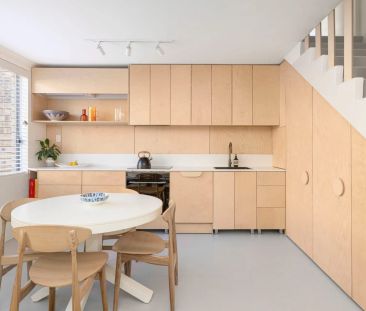 Stylishly Renovated Split-Level Apartment in Prime City Fringe Loca... - Photo 5